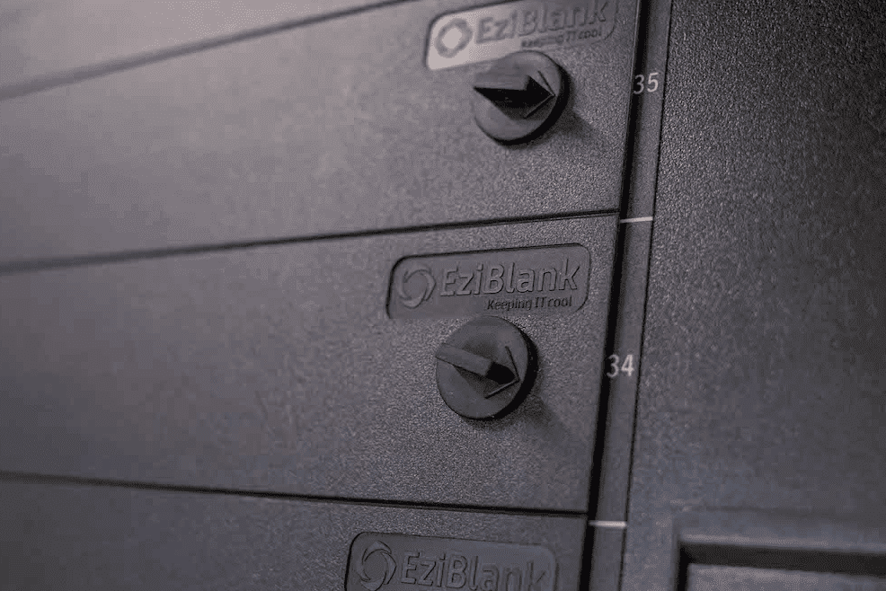 blanking panel helping data center airflow management